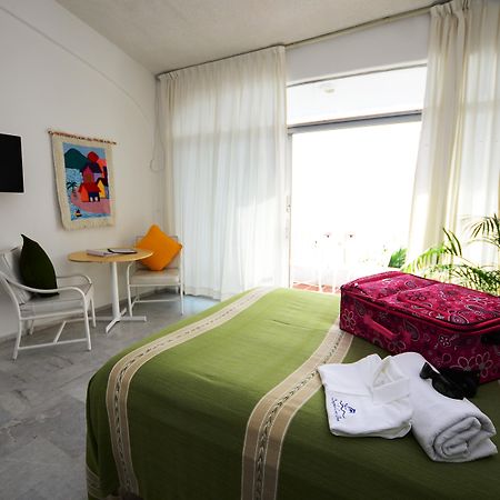 מנסניו Dolphin Cove Inn מראה חיצוני תמונה