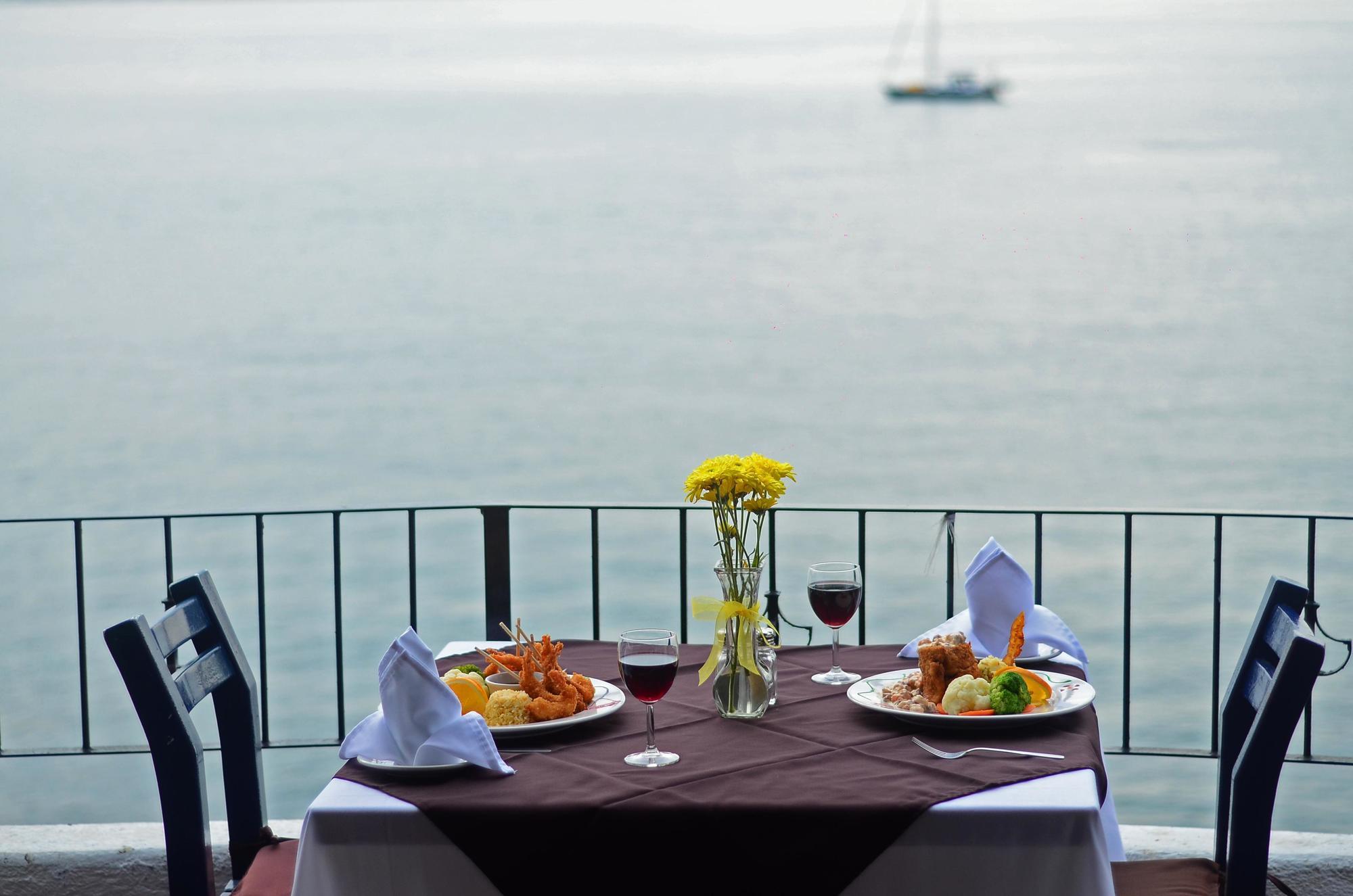 מנסניו Dolphin Cove Inn מראה חיצוני תמונה